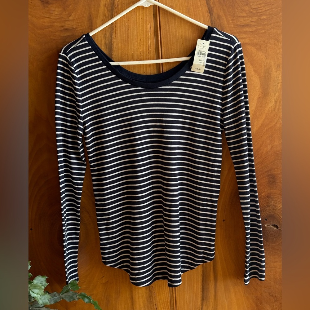 LOFT Women's Long Sleeve Navy and White Striped Tee MP